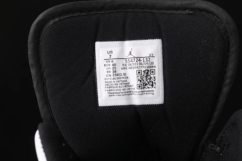 All categories Air Jordan Jordan series basketball shoes Air Jordan 1 Mid Air Jordan 1 Mid AJ1 Joe 1 black and white blue Zhongbang basketball shoes 554724-132